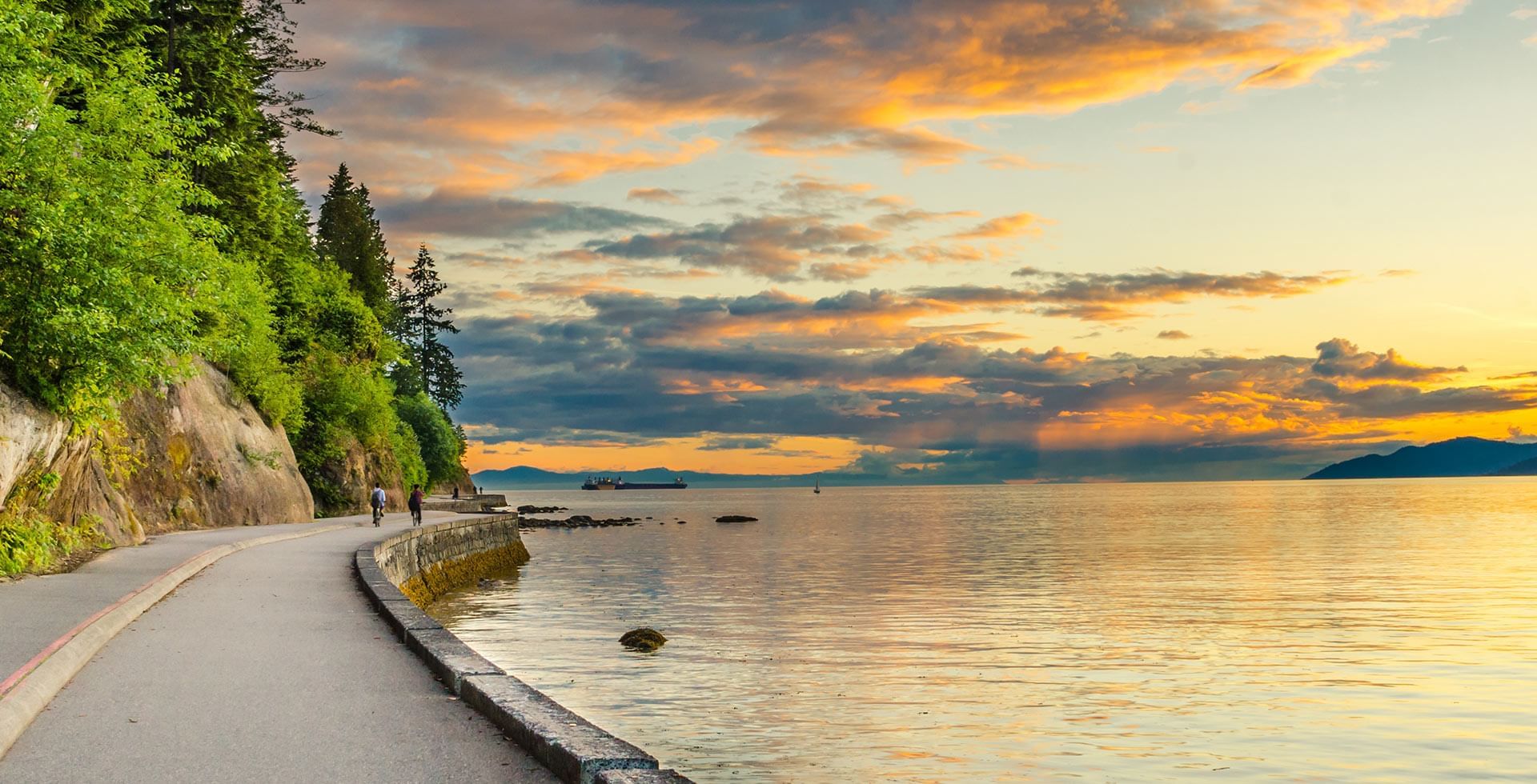 Stanley Park seawall by the water, in Vancouver